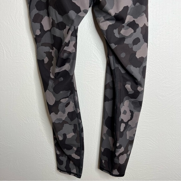 Athleta Women's Black Gray Lightning Camo 7/8 Tight Leggings Size M - Picture 6 of 8